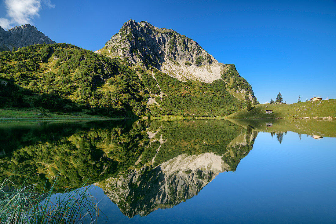Rubihorn spiegelt sich im Unteren Gaisalpsee, Unterer Gaisalpsee, Allgäuer Alpen, Allgäu, Schwaben, Bayern, Deutschland