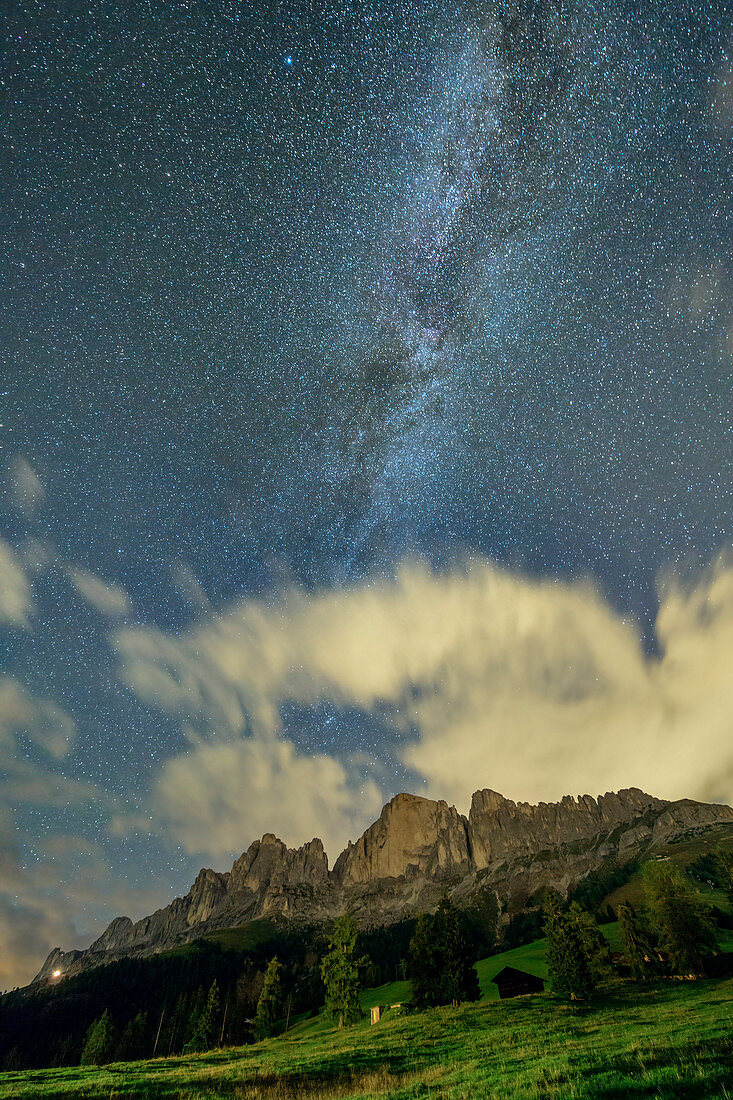 Milchstraße über Rosengartengruppe, Rosengarten, Dolomiten, UNESCO Weltnaturerbe Dolomiten, Südtirol, Italien