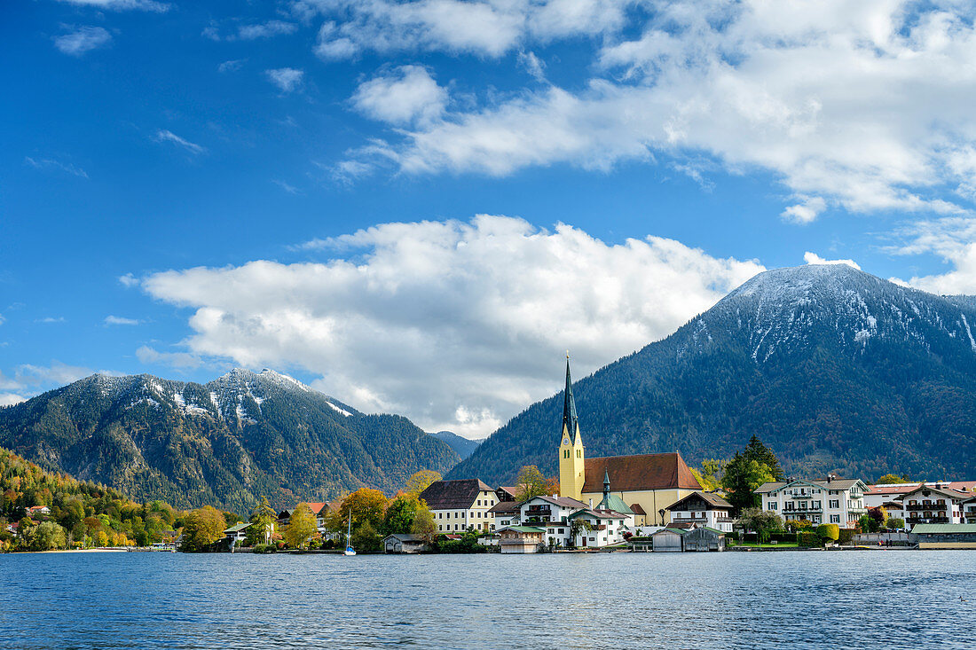 Tegernsee mit Rottach-Egern, Bodenschneid und Wallberg im Hintergrund, Tegernsee, Oberbayern, Bayern, Deutschland