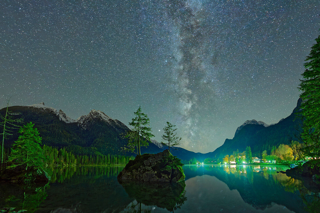 Milky Way over Hintersee with rock islands and Hochkalter in the background, Hintersee, Berchtesgaden, Berchtesgaden National Park, Berchtesgaden Alps, Upper Bavaria, Bavaria, Germany