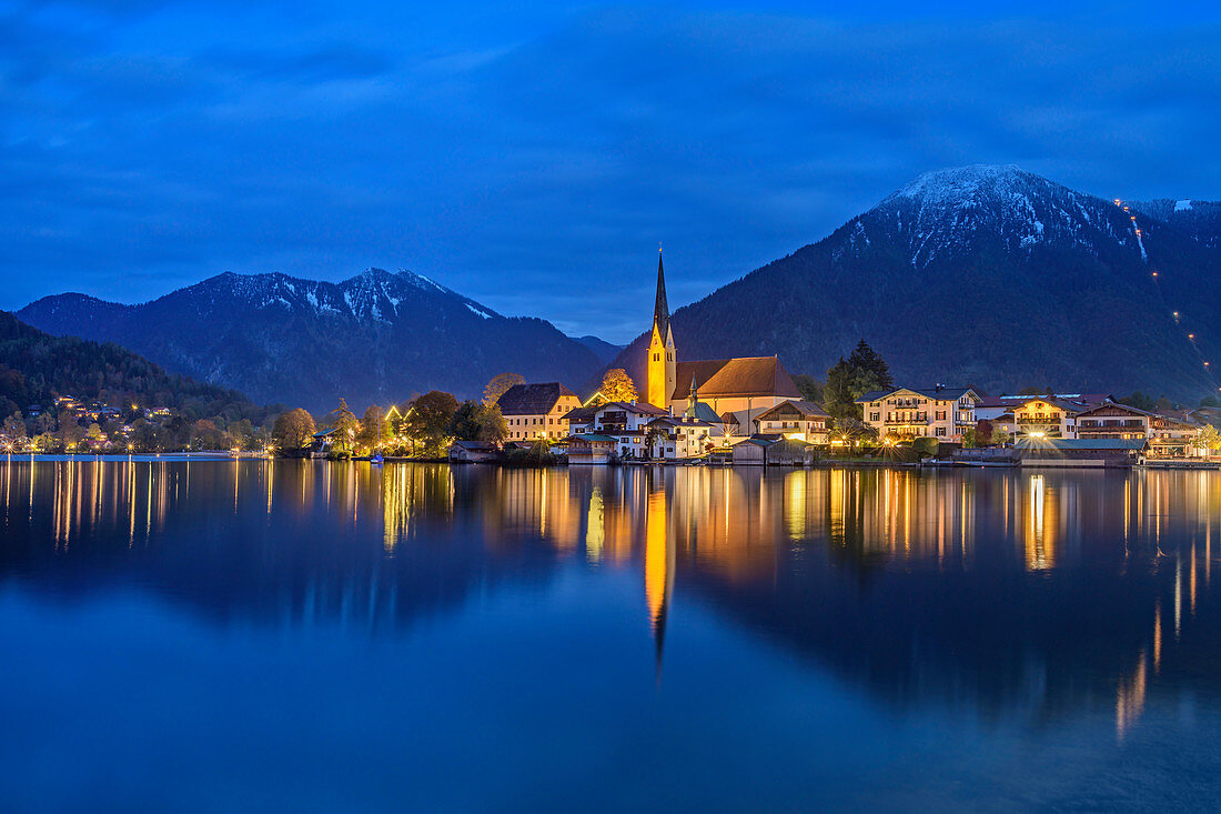 Tegernsee with Rottach-Egern at night, Bodenschneid and Wallberg in the background, Tegernsee, Upper Bavaria, Bavaria, Germany
