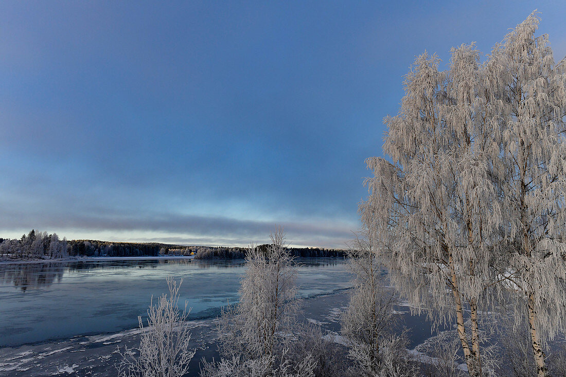 Winterimpression mit vereistem See, Dorotea, Västerbottens Län, Schweden