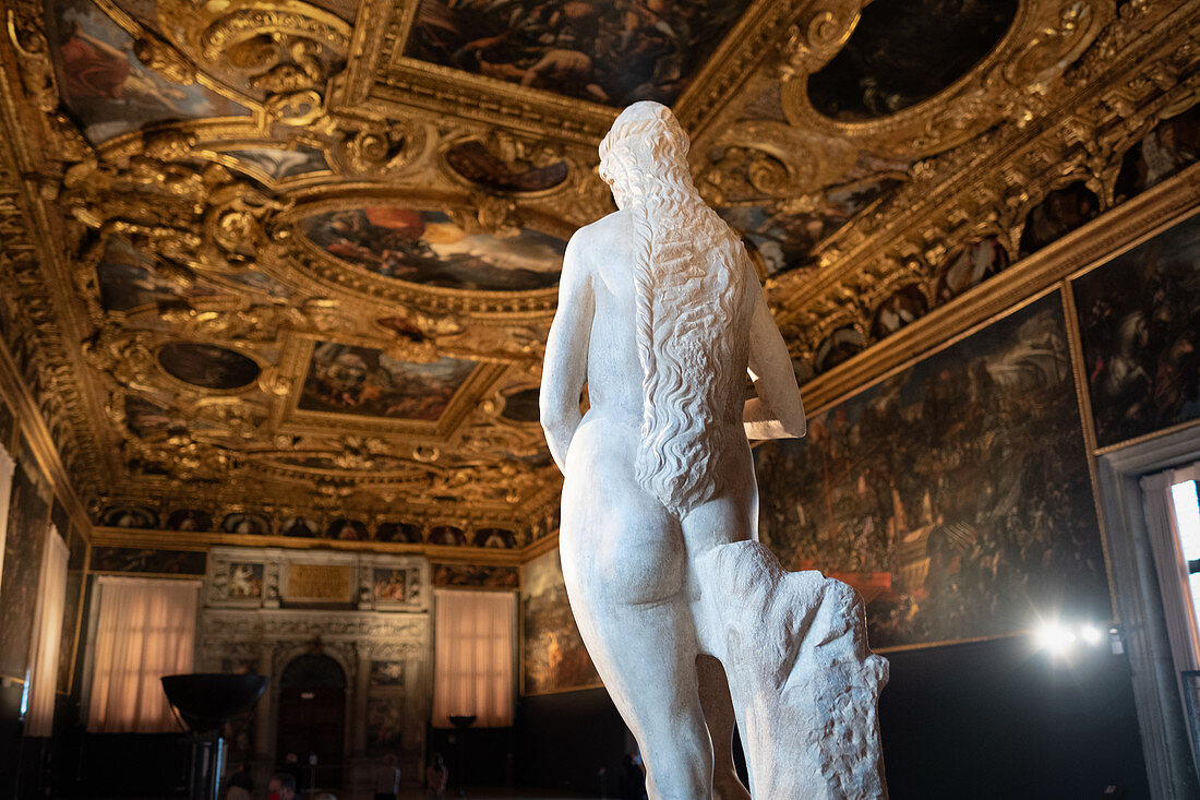 Statue in the Chamber of Scutinio, Sala dello Scrutinio, Palazzo Ducale, San Marco, Venice, Veneto, Italy, Europe
