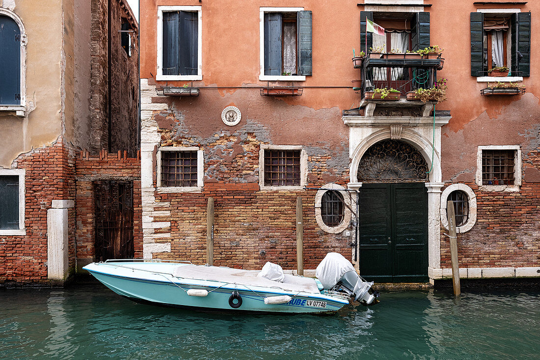 View of a facade on a canal in Cannaregio, Venice, Veneto, Italy, Europe