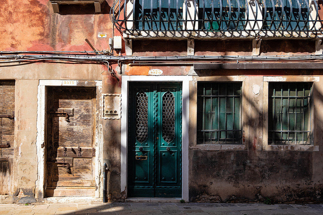Blick auf eine Hausfassade in Cannaregio, Venedig, Venetien, Italien, Europa