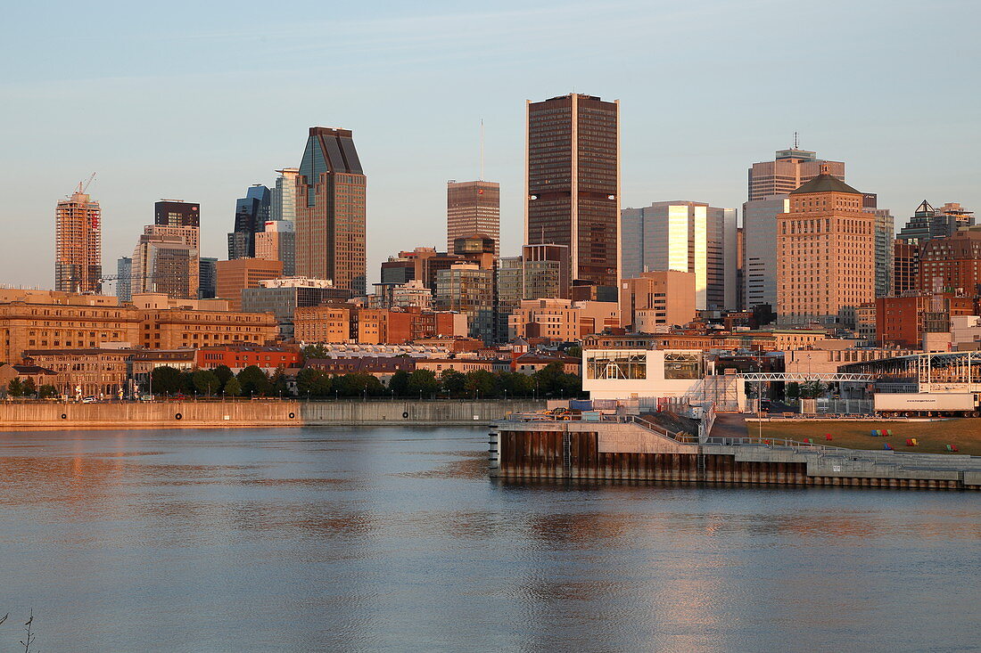 Blick auf den alten Hafen in Montreal, Quebec, Kanada