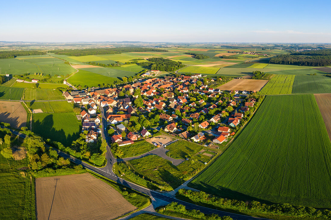 Luftbild von Erlach, Ochsenfurt, Würzburg, Unterfranken, Franken, Bayern, Deutschland, Europa