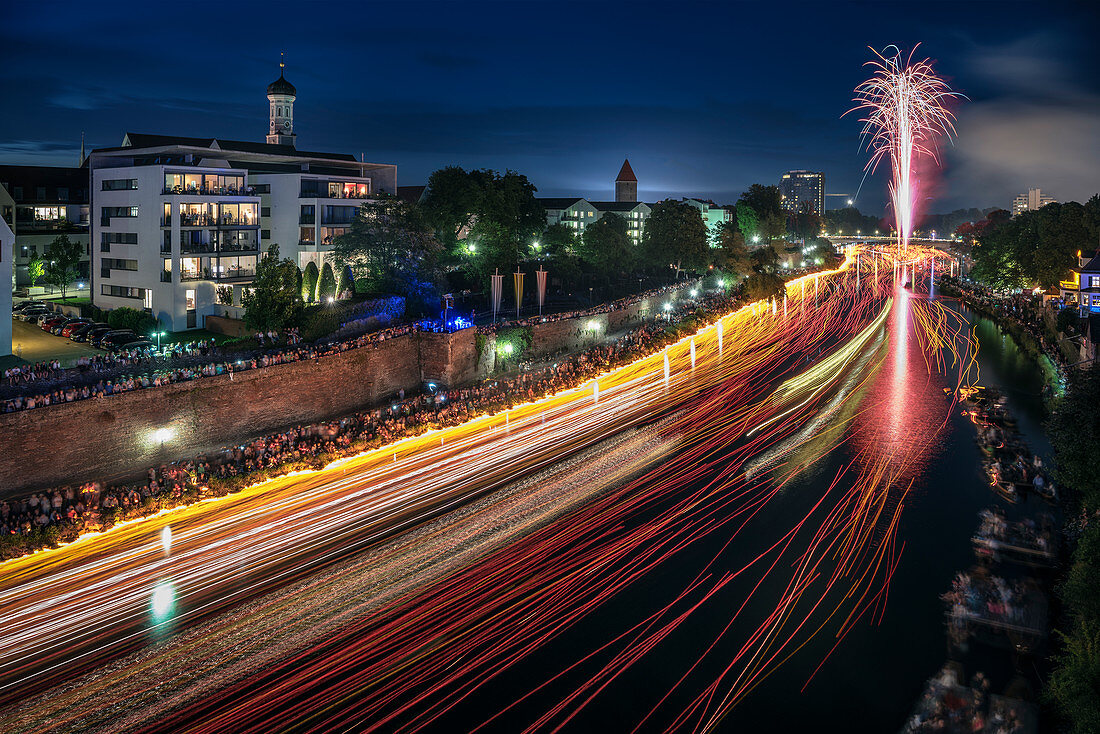 extreme Langzeitbelichtung während der Lichterserenade in Ulm, Feuerwerk, Donau, Schwäbische Alb, Baden-Württemberg, Deutschland