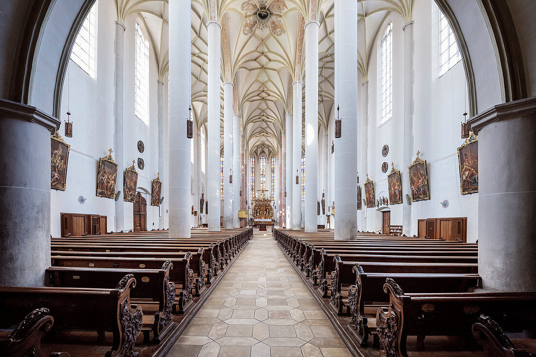 View to the altar in Stadtpfarrkirche St Martin, Lauingen, Dillingen district, Bavaria, Danube, Germany