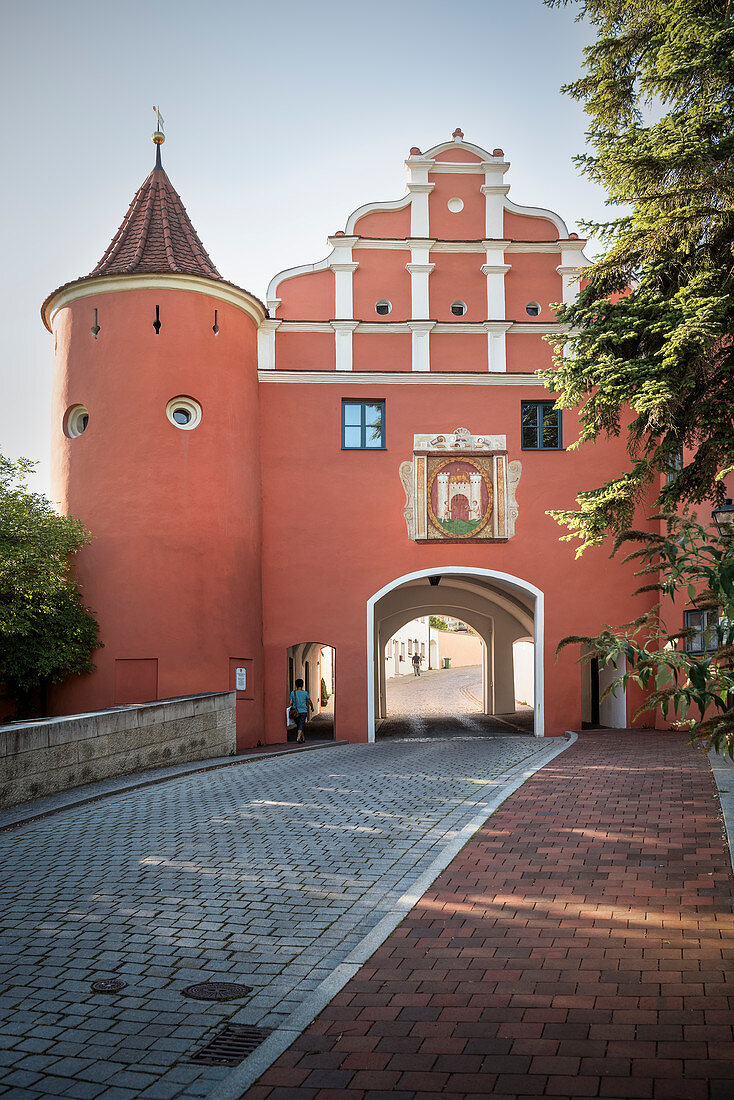 Oberes Tor (Rotes Tor auch Bürgertor), Neuburg an der Donau, Landkreis Neuburg-Schrobenhausen, Bayern, Deutschland