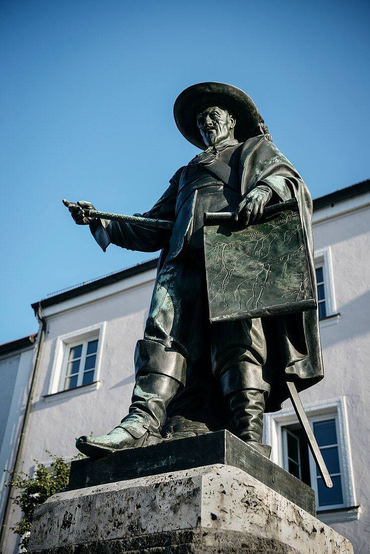 Denkmal für den Feldherrn Tilly auf dem Rathausplatz, Rain am Lech, Landkreis Donau-Ries, Bayern, Donau, Deutschland