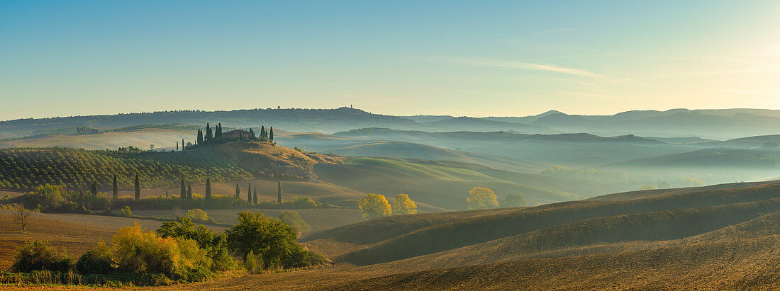 Morning light and fog in Tuscany, San San Quirico d'Orcia, Tuscany, Italy