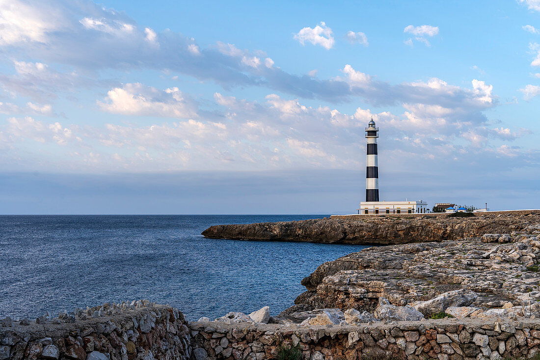 Der Leuchtturm vom Cap d'Artrutx, Ciutadella. Menorca, Balearen, Spanien, Europa