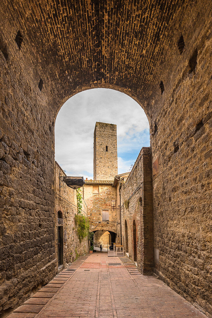 In den Gassen von San Gimignano, Provinz Siena, Toskana, Italien 