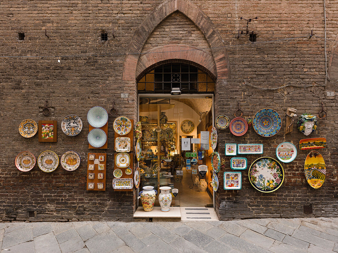 Kunsthandwerk In den Straßen von Siena, Provinz Siena, Toskana, Italien