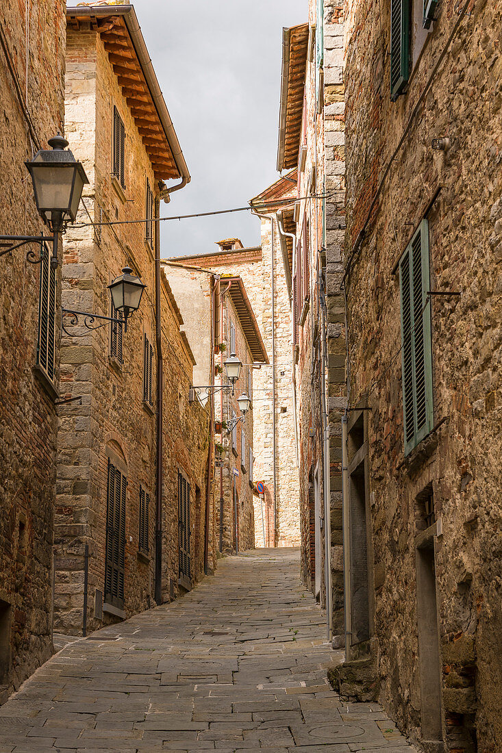 In the narrow streets of Lucignano, Arezzo Province, Tuscany, Italy