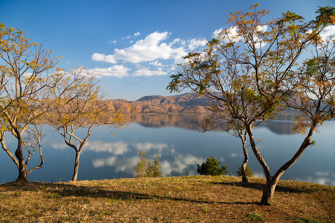 Itasy Lake, Lac Itasy, highlands west of Antananarivo, Madagascar, Africa