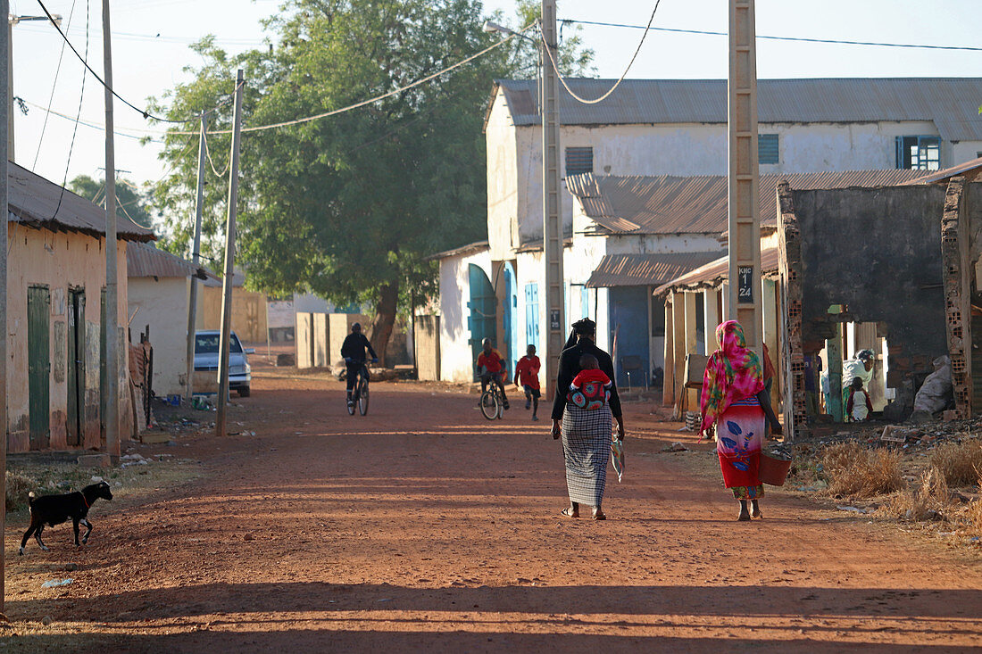 Gambia; Central River Region; Main street of Kuntaur; Street scene;