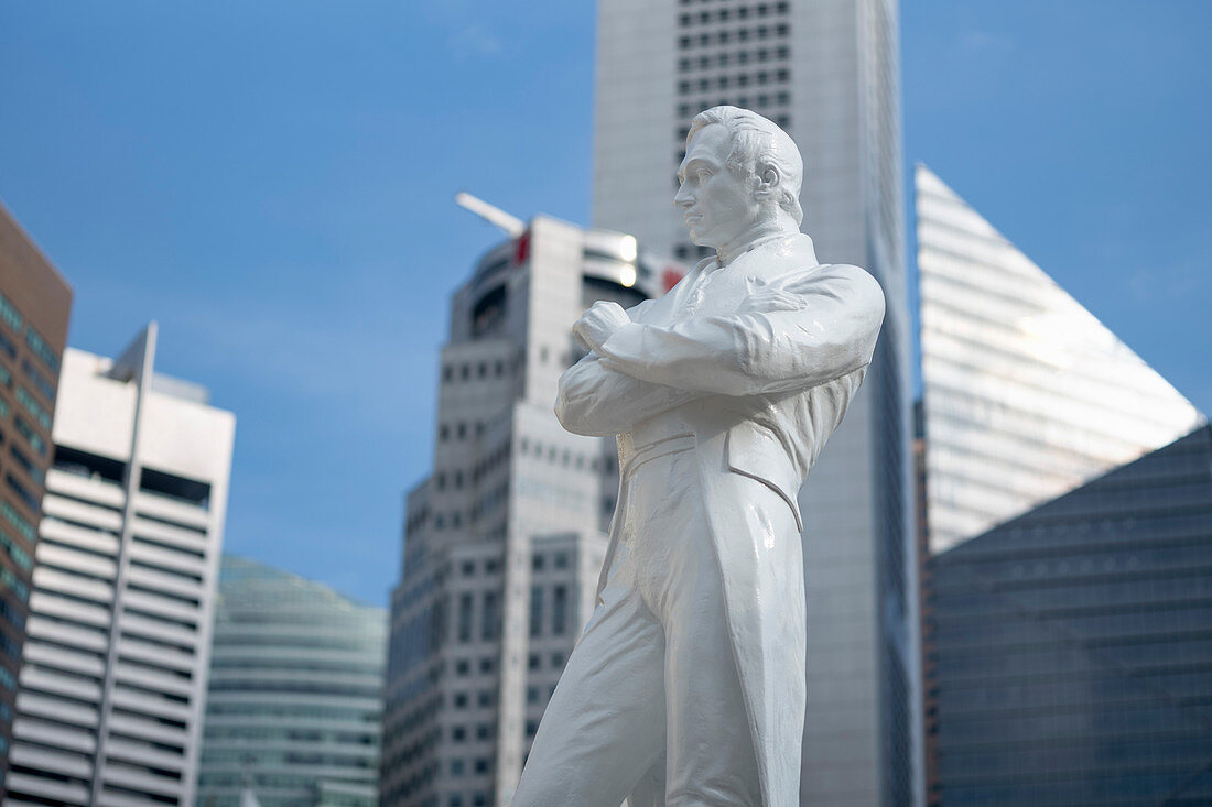 Statue von Sir Stamford Raffles an der Raffles Landing Site auf dem Singapore River, Singapur, Südostasien, Asien