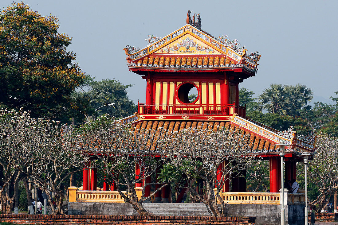 Traditioneller Pavillon, die Kaiserstadt (Hoang Thanh), UNESCO-Weltkulturerbe, Farbton, Vietnam, Indochina, Südostasien, Asien