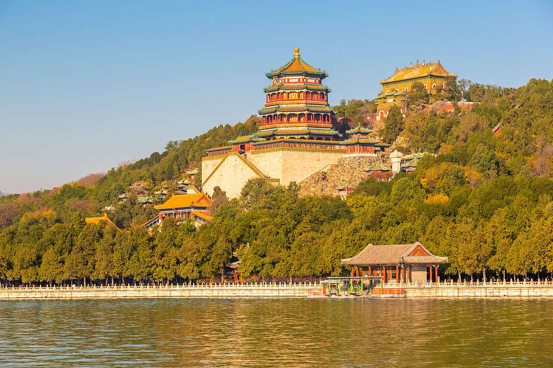 Blick auf den Kunming-See und den Sommerpalast, UNESCO-Weltkulturerbe, Peking, Volksrepublik China, Asien