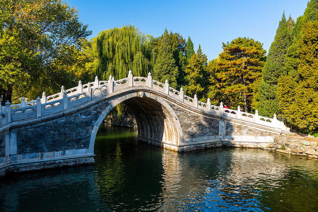 View of arched bridge on Kunming Lake at Yihe Yuan, The Summer Palace, UNESCO World Heritage Site, Beijing, People's Republic of China, Asia