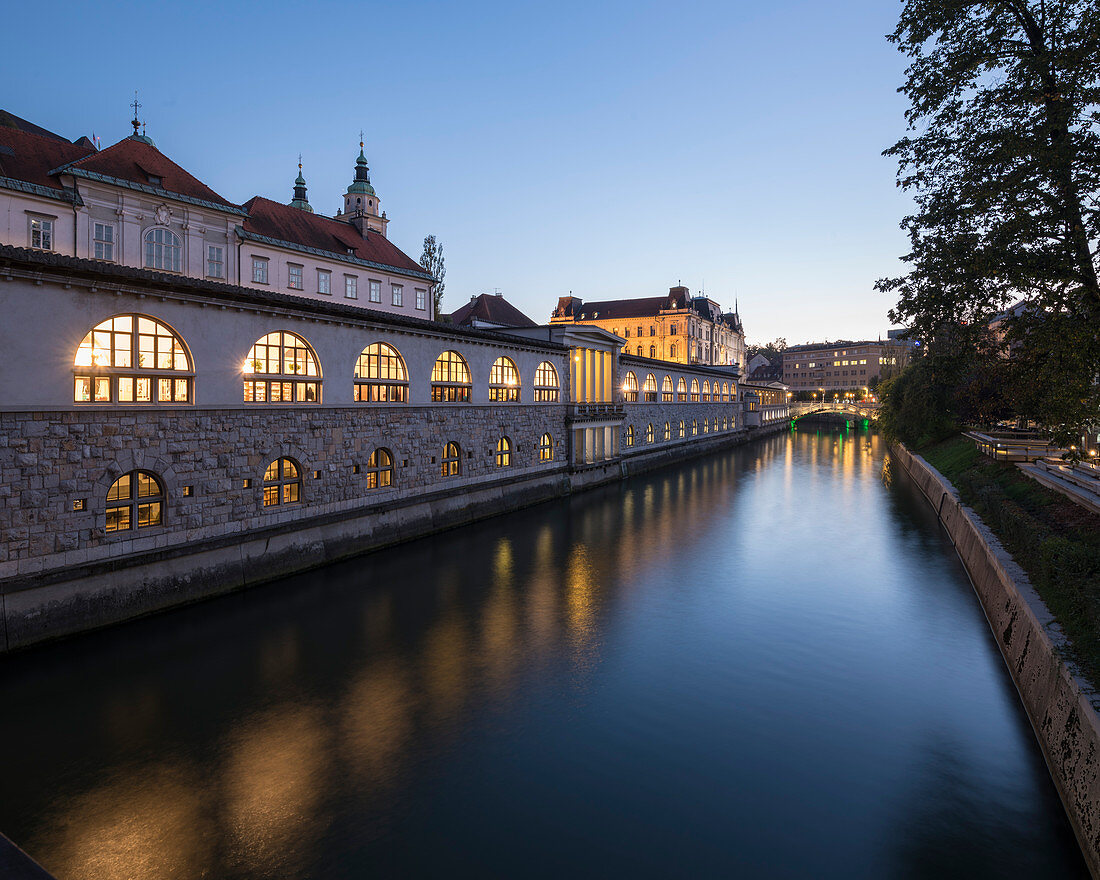 Ljubljanica-Kanal in der Dämmerung, Altstadt, Ljubljana, Slowenien, Europa