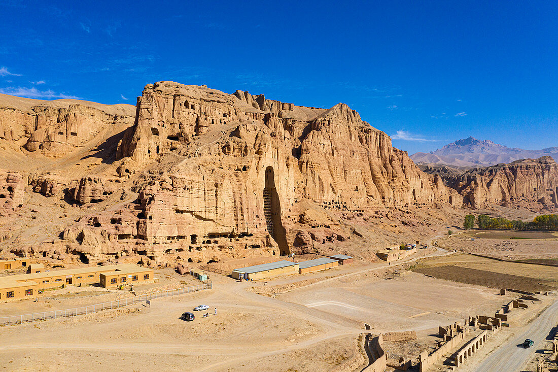 Luftaufnahme durch Drohne der Stätte der großen Buddhas in Bamyan (Bamiyan), aufgenommen 2019, nach der Zerstörung, Afghanistan, Asien
