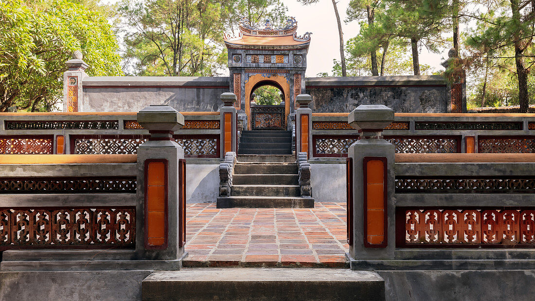 Grab der Kaiserin Le Thien Anh im königlichen Grab von Kaiser Tu Duc, Hue, Vietnam, Indochina, Südostasien, Asien