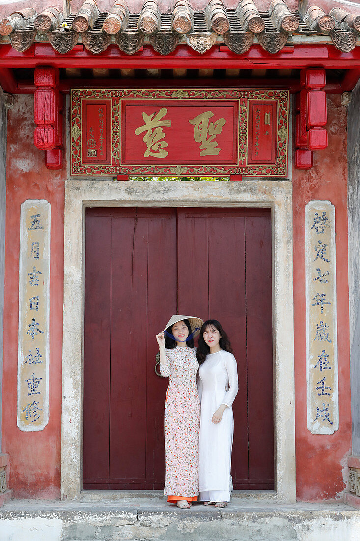 Vietnamese Women Wearing Ao Dai Hoi An … License Image 71352230