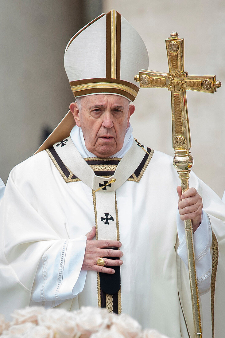 Papst Franziskus präsidiert die heilige Ostermesse auf dem Petersplatz im Vatikan, Rom, Latium, Italien, Europa