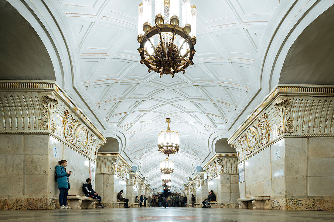 Innenraum des U-Bahnhofs Prospekt Mira, Moskau, Oblast Moskau, Russland, Europa