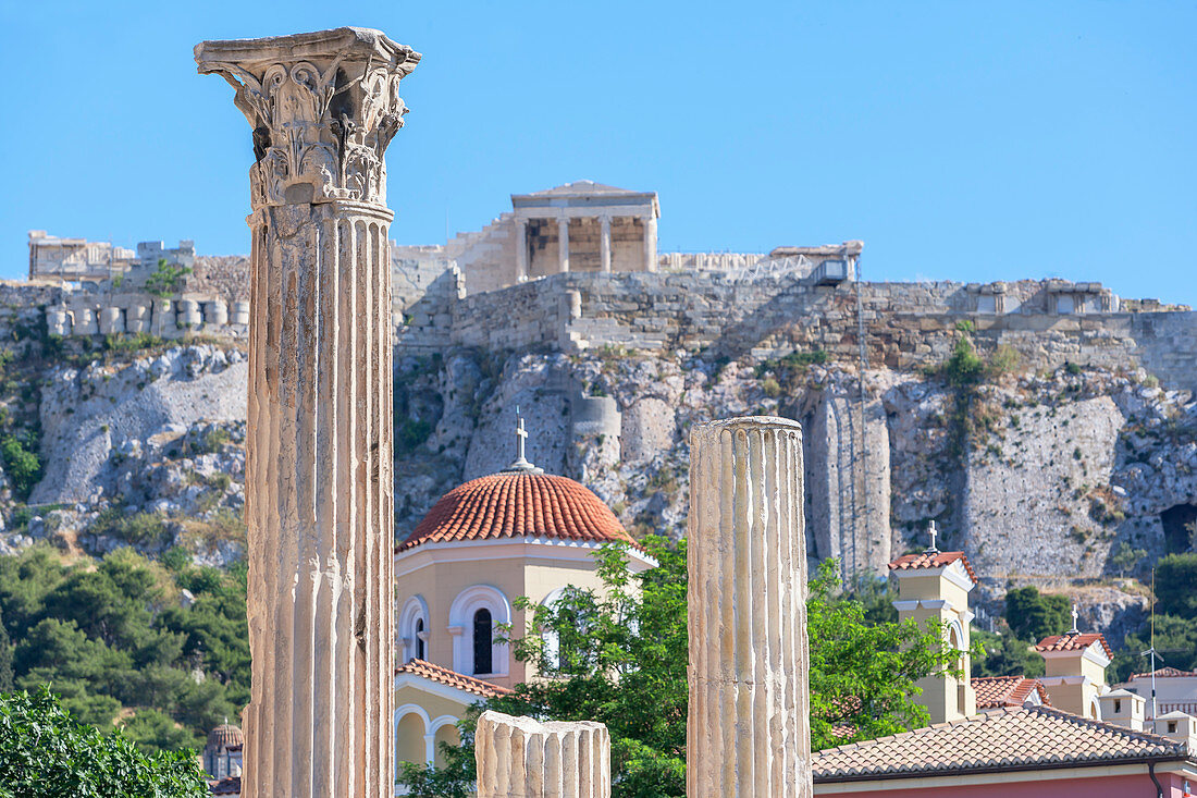 Akropolis einschließlich Bibliothek der Hadriansäulen, Athen, Griechenland, Europa
