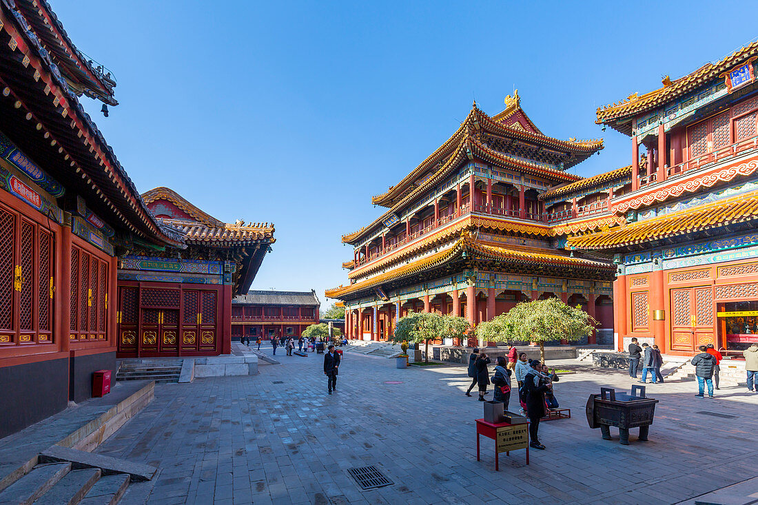Ansicht des verzierten tibetischen buddhistischen Lama-Tempels (Yonghe-Tempel), Dongcheng, Peking, Volksrepublik China, Asien