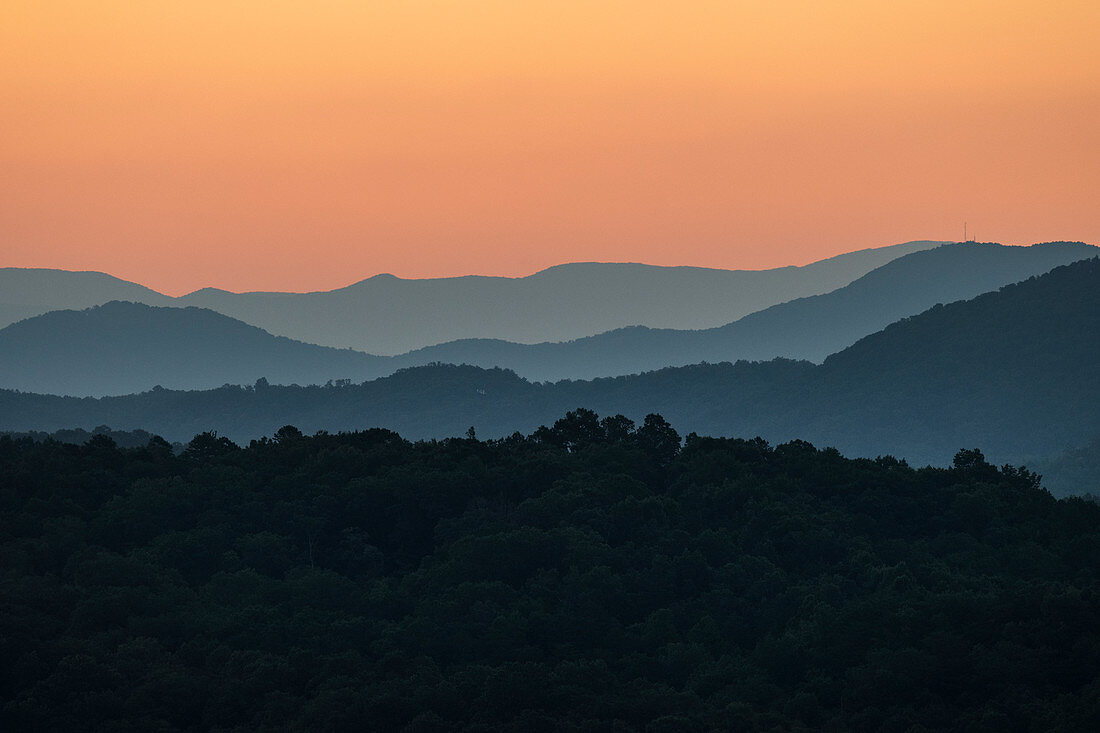 Blue Ridge Mountains bei Sonnenaufgang, Georgia, USA