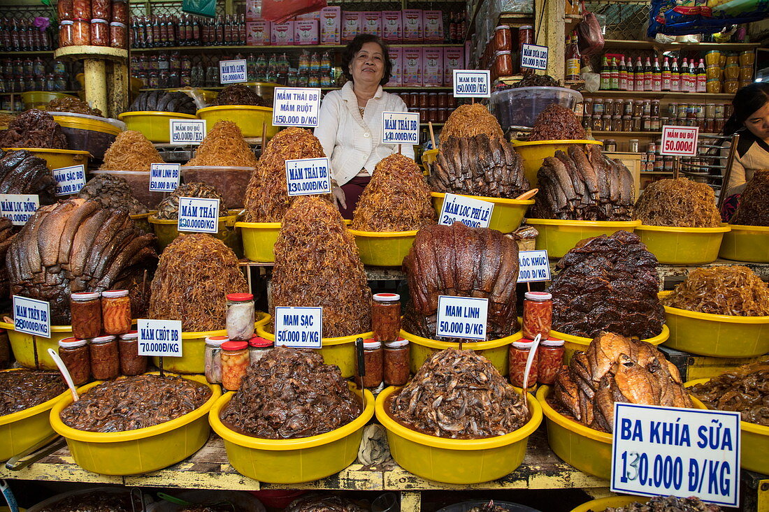 Fischprodukte zum Verkauf auf dem Chau Doc Markt, Chau Doc, An Giang, Vietnam, Asien