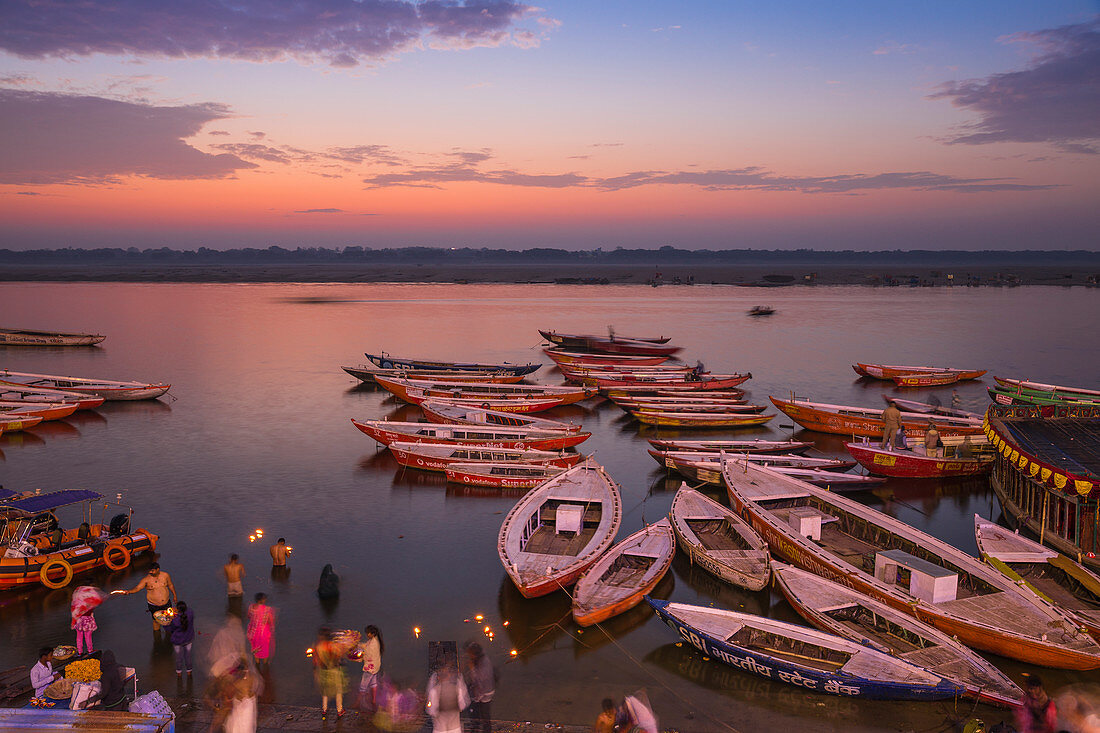 Dashashwamedh Ghat, das Haupt-Ghat am Ganges, Varanasi, Uttar Pradesh, Indien, Asien