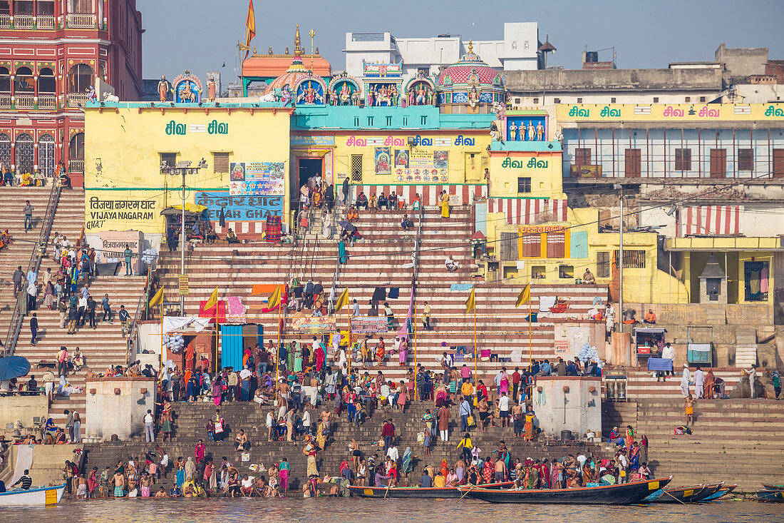 Blick in Richtung Gauri Kedareshwar Tempel bei Vijaya Nagaram und Kedar Ghat, Varanasi, Uttar Pradesh, Indien, Asien
