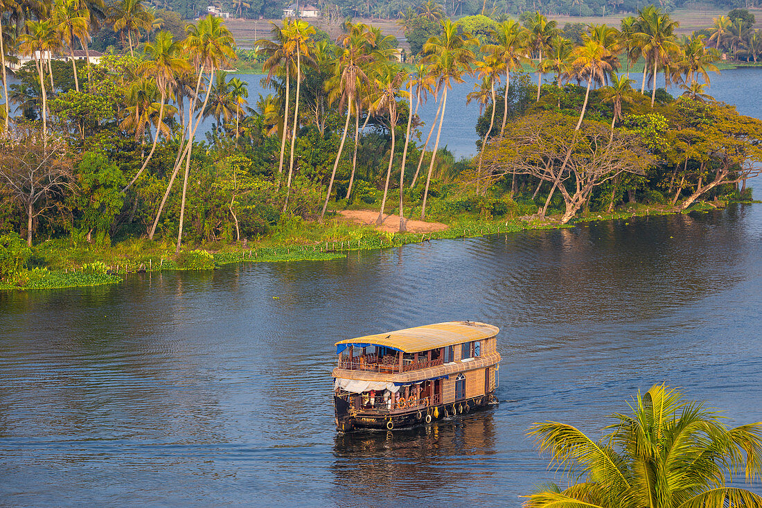 Hausboot auf Backwaters, Alappuzha (Alleppey), Kerala, Indien, Asien