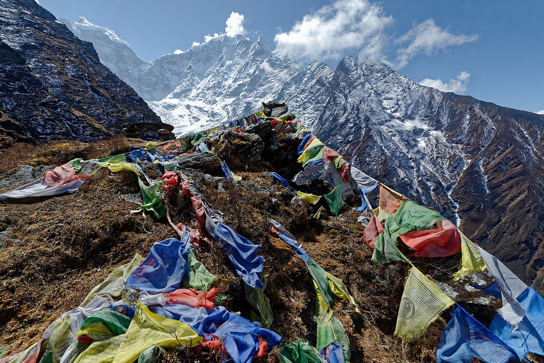Prayer flags above the Tengboche monastery in Solo Khumbu, Nepal, Himalayas, Asia.