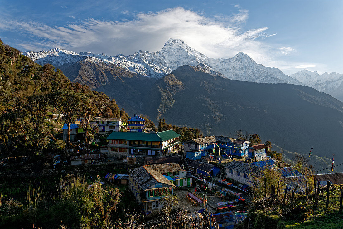 The morning wakes up in Tadapani, Nepal, Himalayas, Asia.