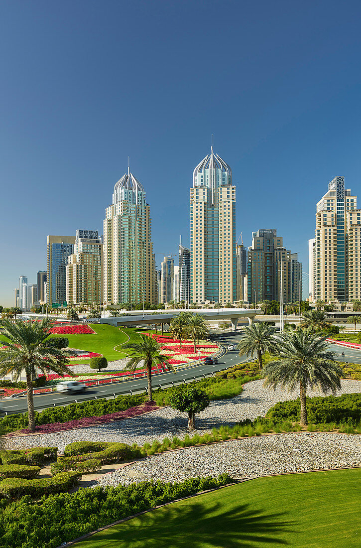 Green motorway junction, palm trees, Sheikh Zayed Road, near Dubai Marina, Dubai, United Arab Emirates