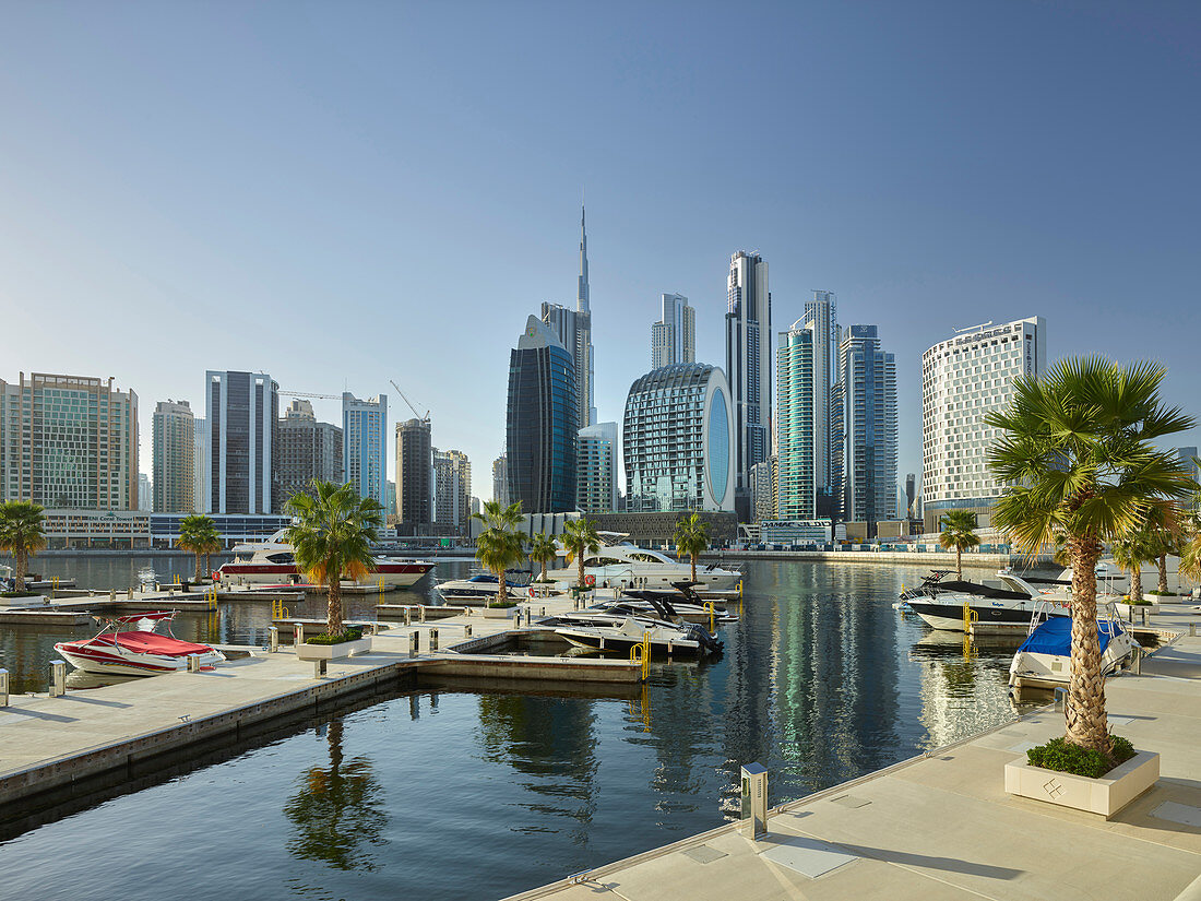 Downtown Dubai von einem Yachthafen im Dubai Creek, Al Noor Tower, Dubai, Vereinigte Arabische Emirate