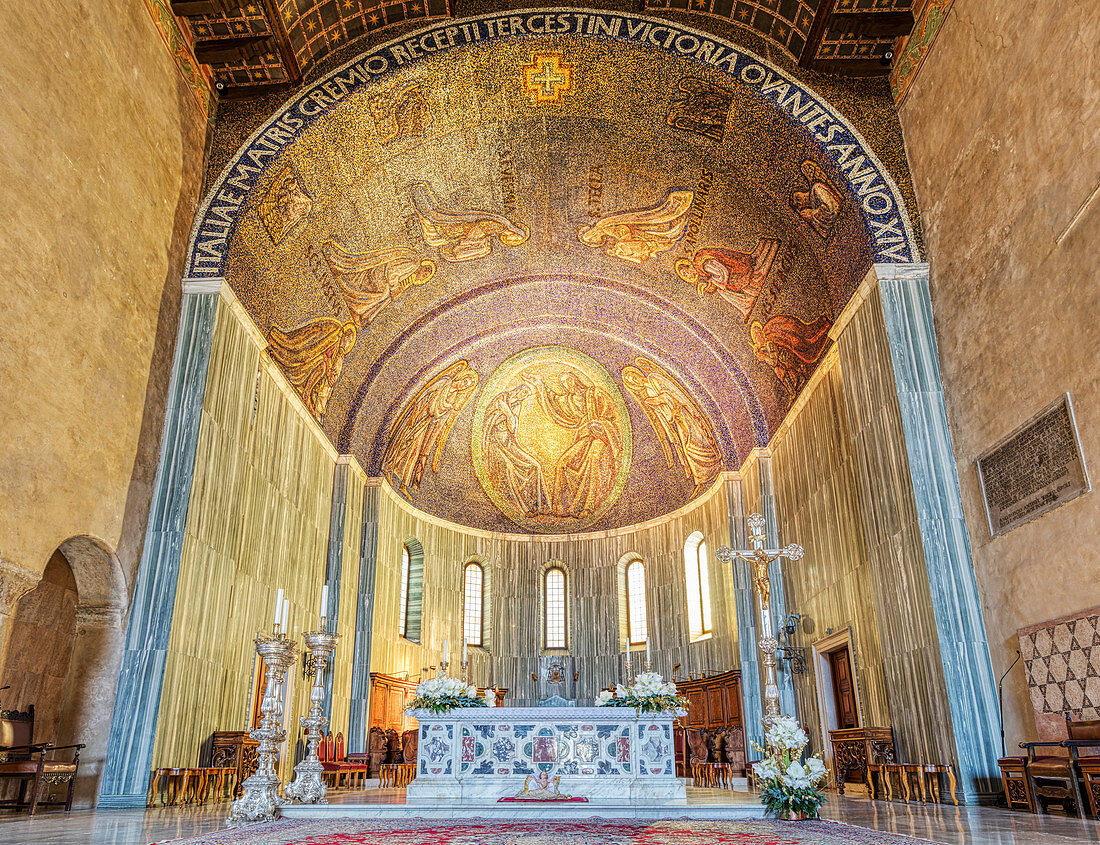 Altarraum in der Kathedrale San Giusto, Triest, Friaul-Julisch Venetien, Italien