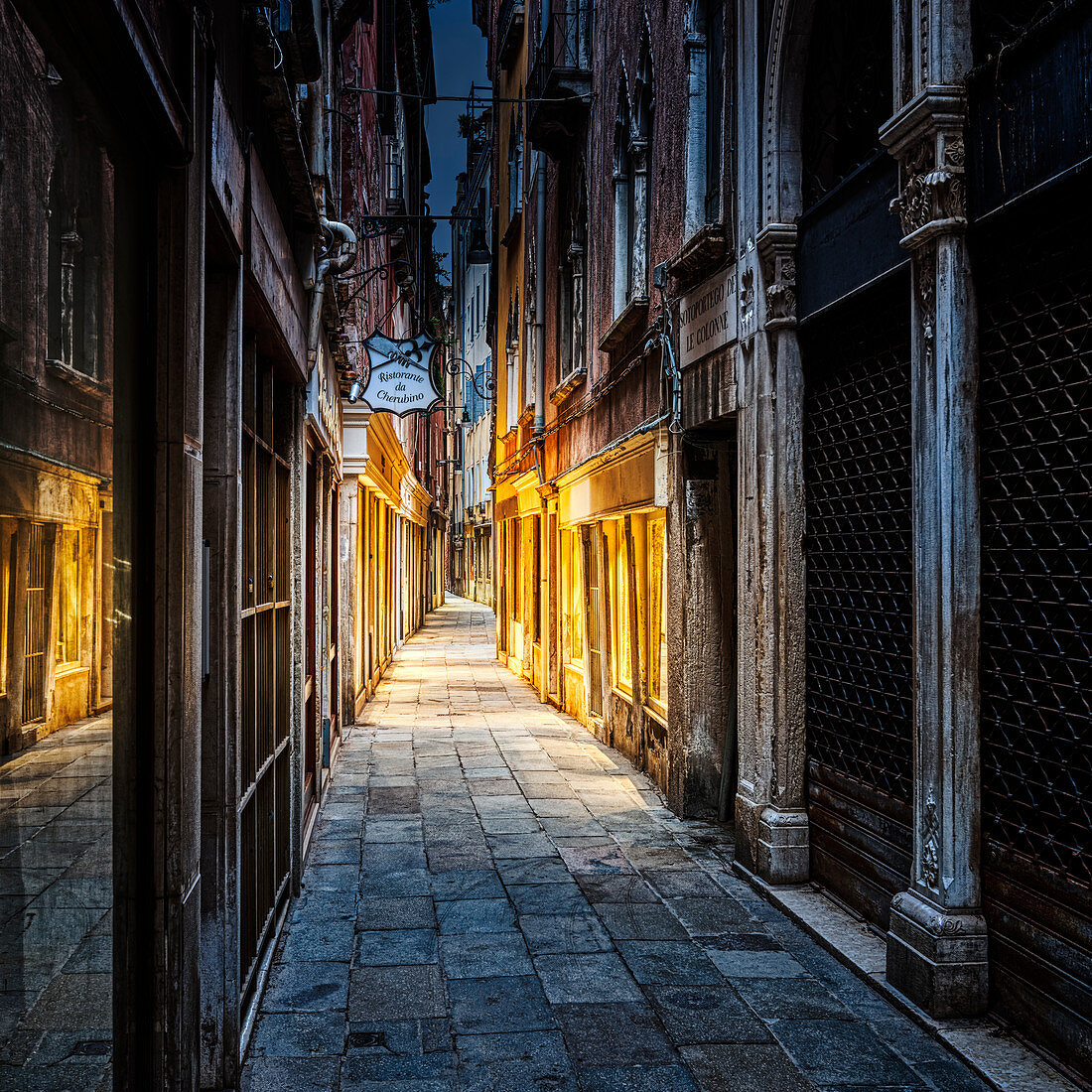 Calle Barcaroli morgens in Venedig, Venetien, Italien
