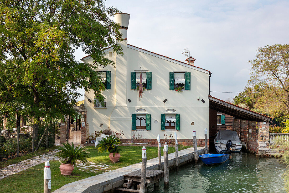 Restaurant (Osteria Al Ponte) on Torcello in the Venetian Lagoon, Veneto, Italy