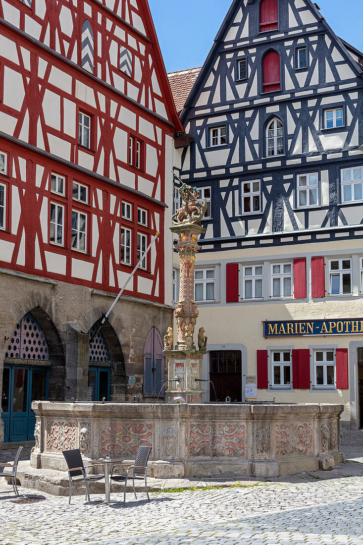 St. Georgsbrunnen on the market square in Rothenburg ob der Tauber, Middle Franconia, Bavaria, Germany