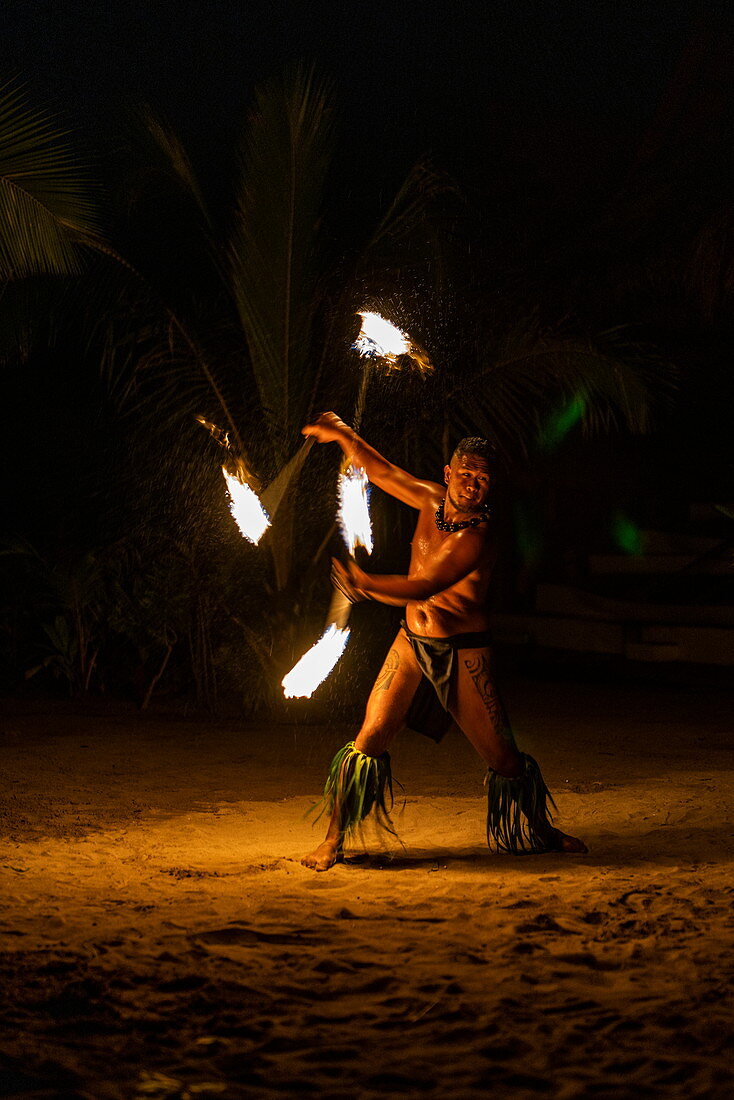 Feuertanz während der "Pacifica" Show im Kulturzentrum Tiki Village, Moorea, Windward Islands, Französisch-Polynesien, Südpazifik