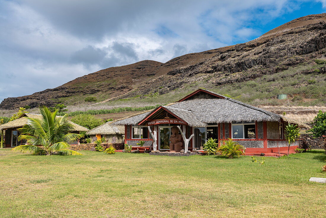 Außenansicht des Kulturzentrums Te Tumu, Tekoapa, Ua Huka, Marquesas-Inseln, Französisch-Polynesien, Südpazifik