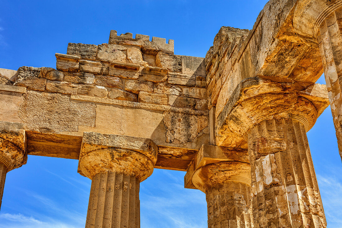 Teilansicht des Tempel E, griechische Fundstätte, Selinunt, Sizilien, Italien